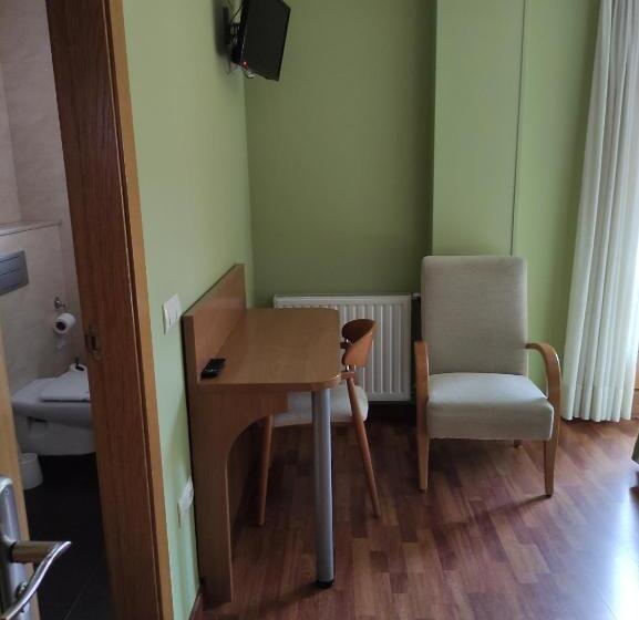 غرفة قياسية, Maruja Nozana