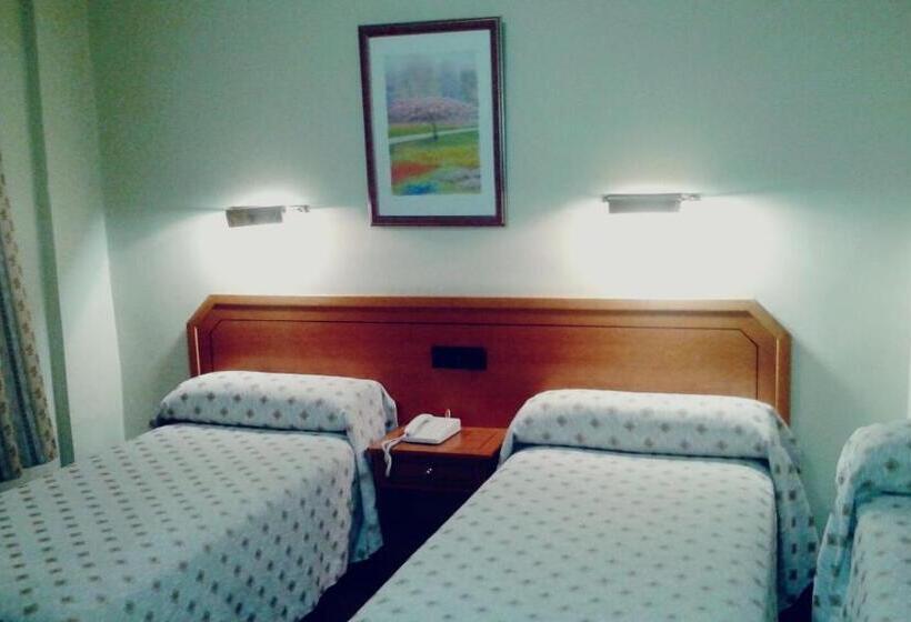 اتاق استاندارد سه نفره, Nova Roma