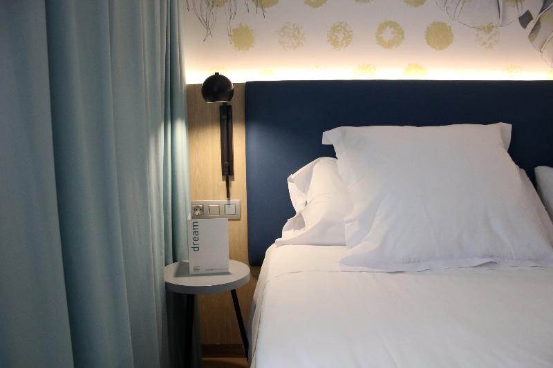 اتاق خانوادگی, Occidental Alicante