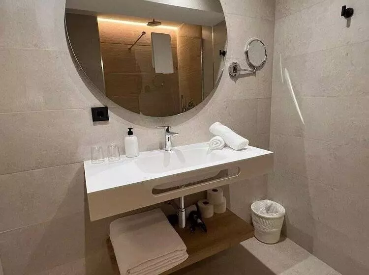 اتاق لوکس با بالکن و چشم‌انداز دریا, Palma Beach Affiliated by Fergus - Adults Only