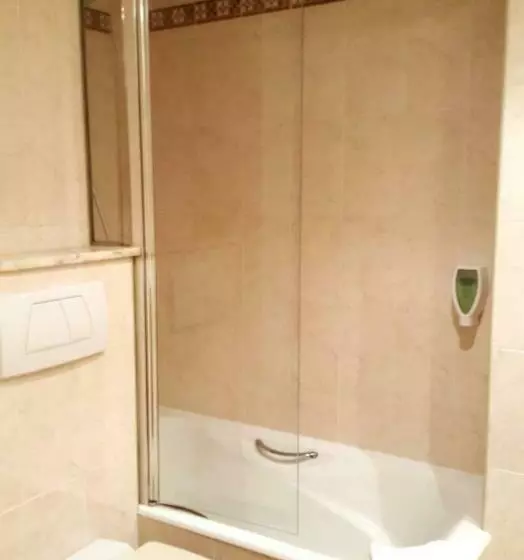 اتاق اساندارد با چشم‌انداز جانبی به دریا, Grupotel Imperio Playa