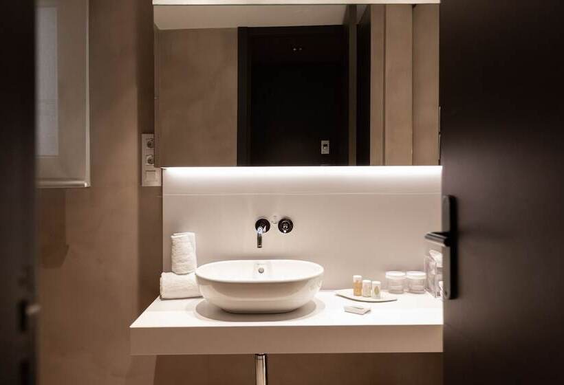 اتاق استاندارد, Alexandra Barcelona Hotel, Curio Collection By Hilton