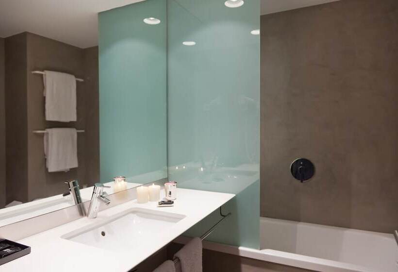 اتاق استاندارد یک نفره, Alexandra Barcelona Hotel, Curio Collection By Hilton