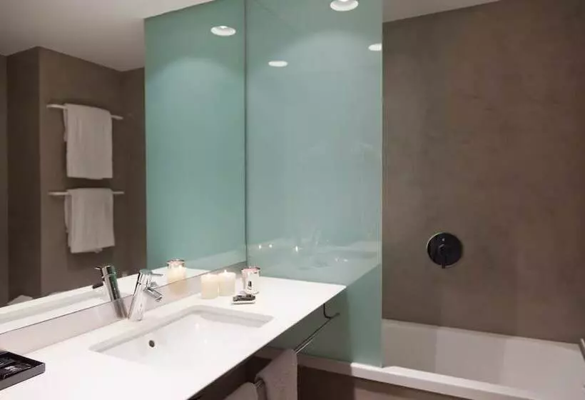 اتاق استاندارد یک نفره, Alexandra Barcelona Hotel, Curio Collection By Hilton