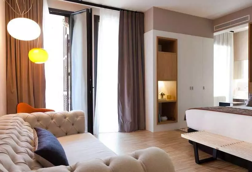 سوییت جونیور, Alexandra Barcelona Hotel, Curio Collection By Hilton