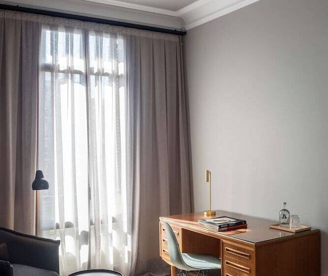 اتاق استاندارد, Alexandra Barcelona Hotel, Curio Collection By Hilton