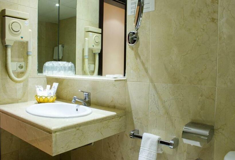 סוויטת ג'וניור, Atlantis