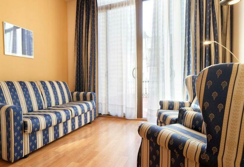 סוויטת ג'וניור, Atlantis