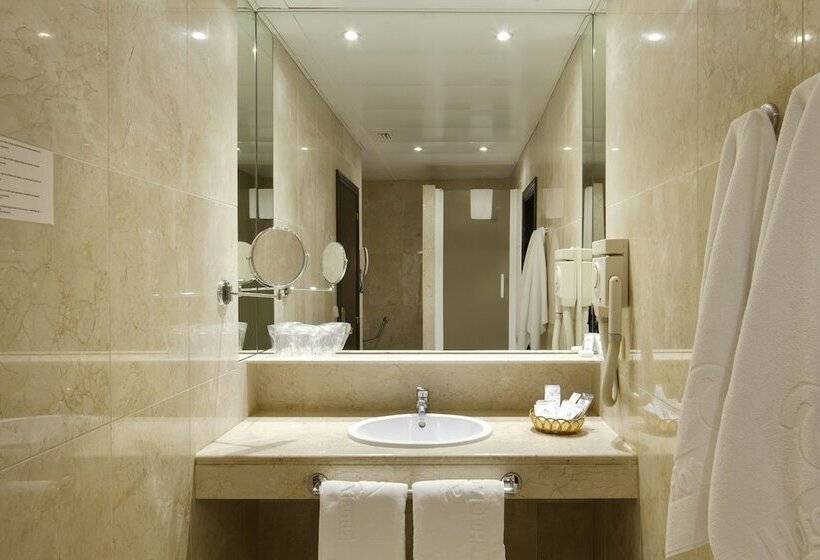 סוויטת ג'וניור, Atlantis