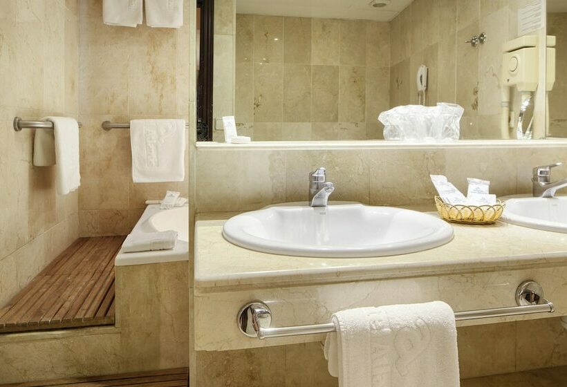 סוויטת ג'וניור, Atlantis