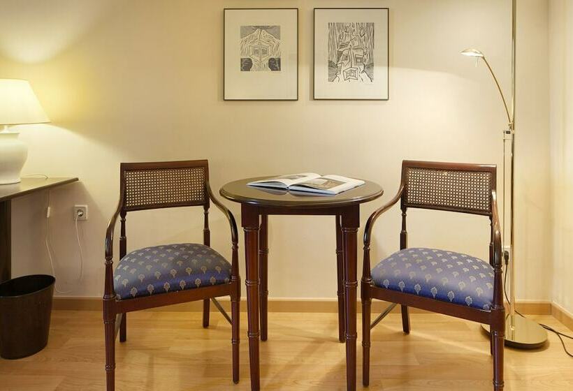 חדר סופריור, Atlantis