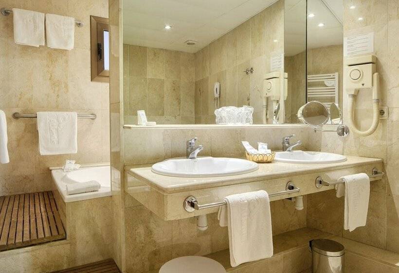 סוויטת ג'וניור, Atlantis