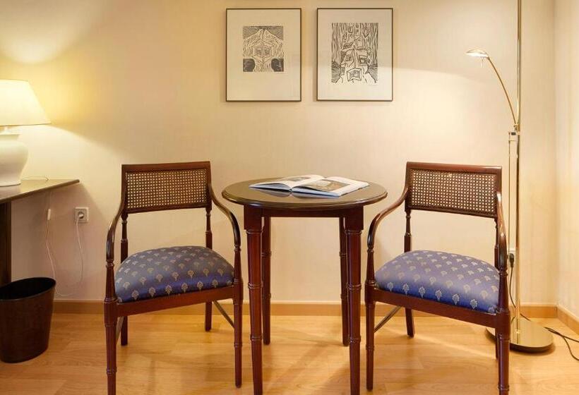 סוויטת ג'וניור, Atlantis