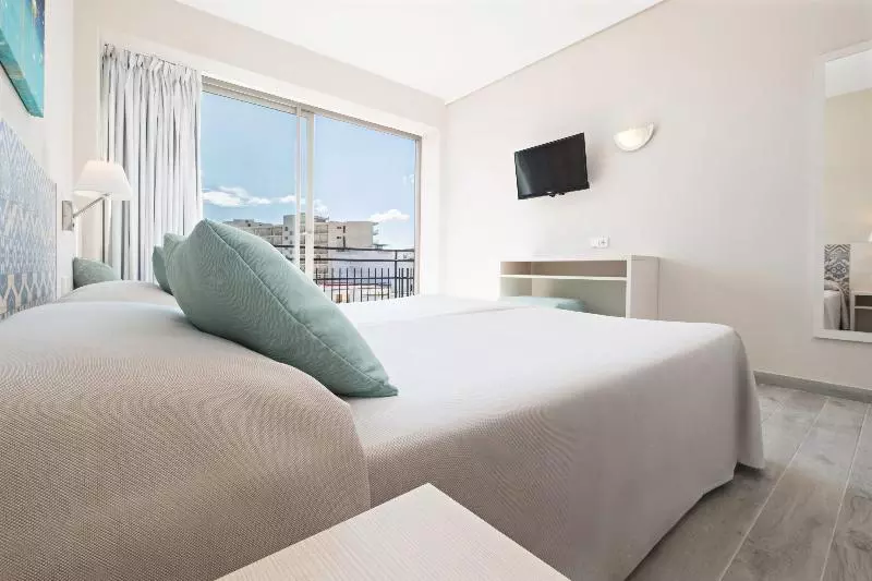 اتاق استاندارد, Azuline Hotel Llevant