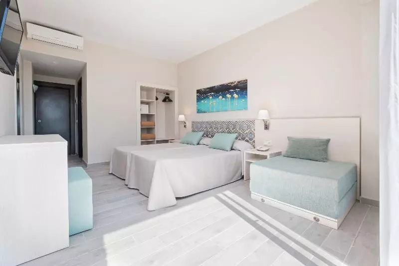 اتاق استاندارد, Azuline Hotel Llevant