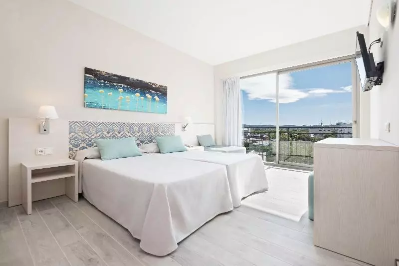 اتاق استاندارد, Azuline Hotel Llevant