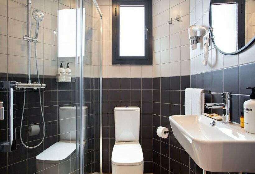 Номер Basic, Brick Barcelona