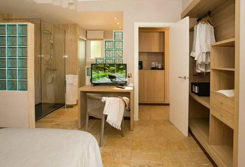 プレステージスイート, Minura Cala Galdana & Apartamentos D Aljandar