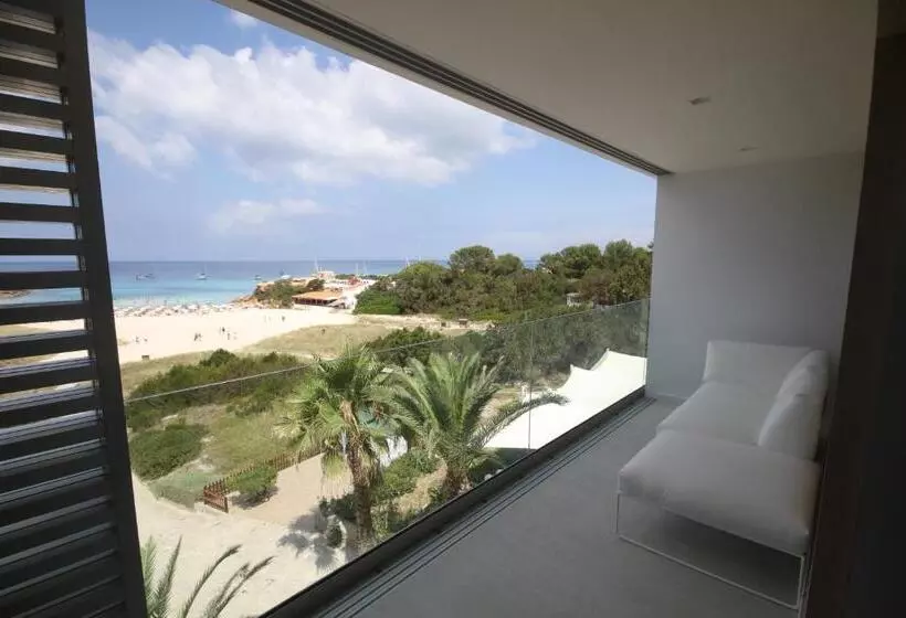 سوییت جونیور با چشم‌انداز دریا, Cala Saona & Spa