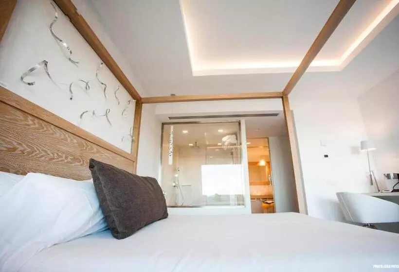 سوییت جونیور با چشم‌انداز دریا, Cala Saona & Spa