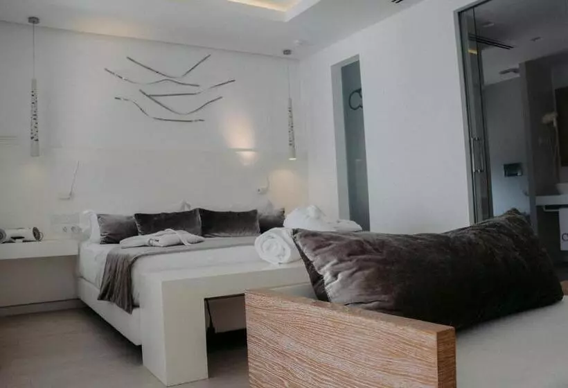 سوییت با چشم‌انداز دریا, Cala Saona & Spa