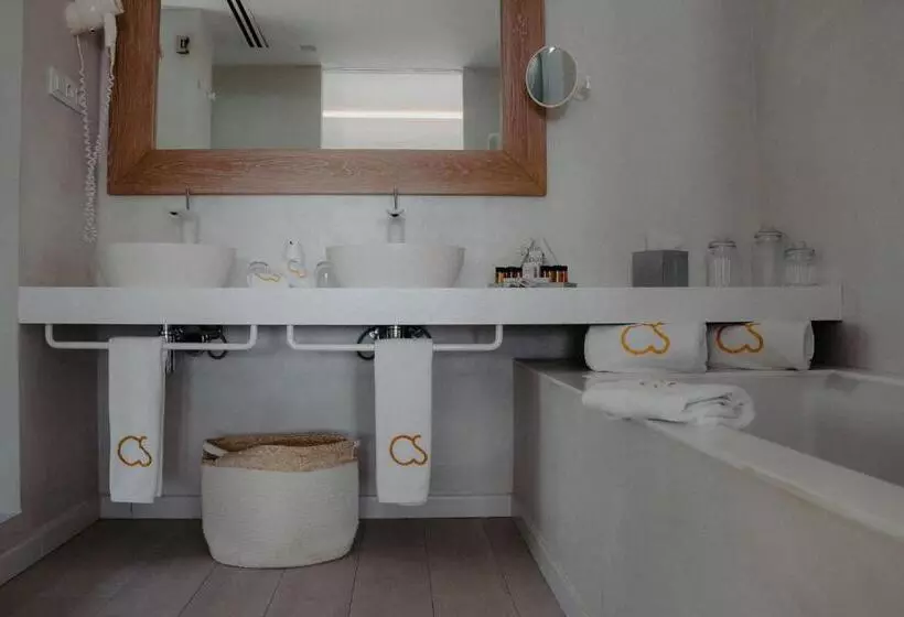 سوییت با چشم‌انداز دریا, Cala Saona & Spa