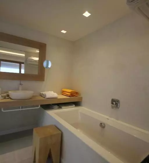 سوییت با چشم‌انداز دریا, Cala Saona & Spa