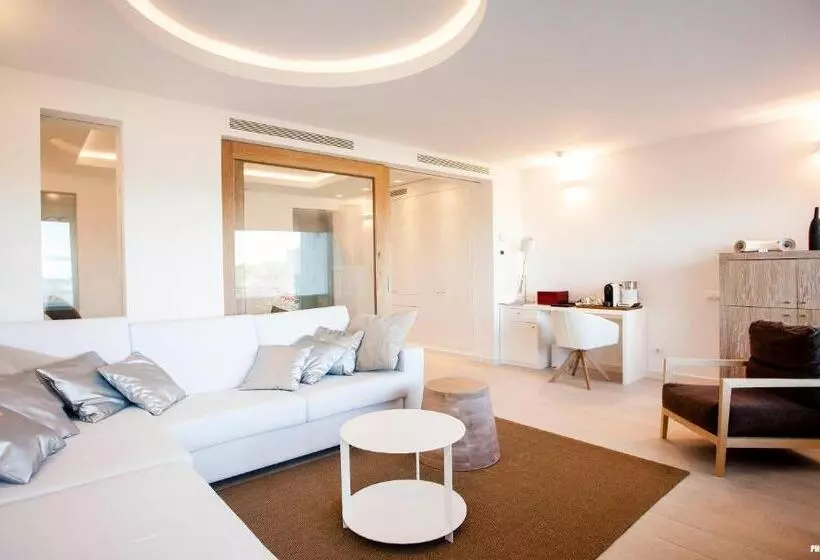 سوییت با چشم‌انداز دریا, Cala Saona & Spa