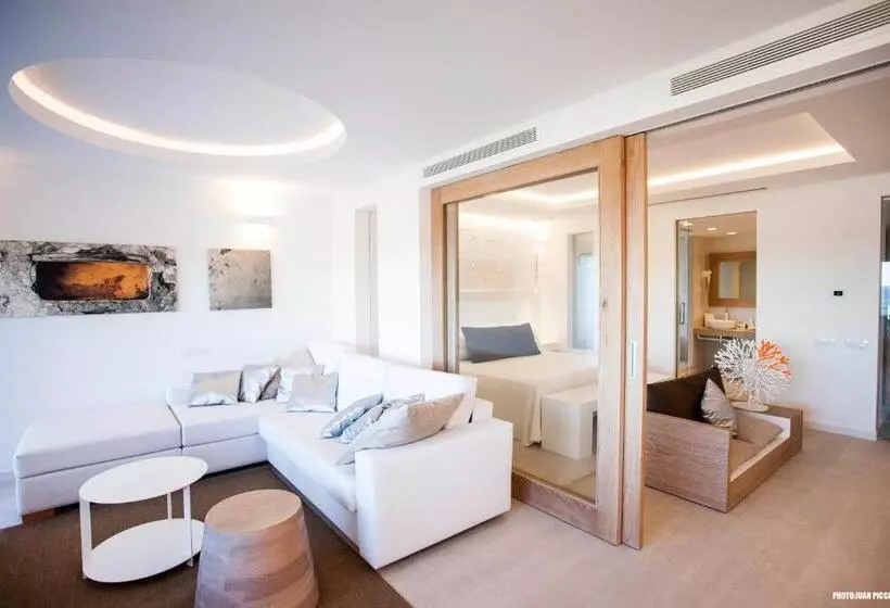سوییت با چشم‌انداز دریا, Cala Saona & Spa