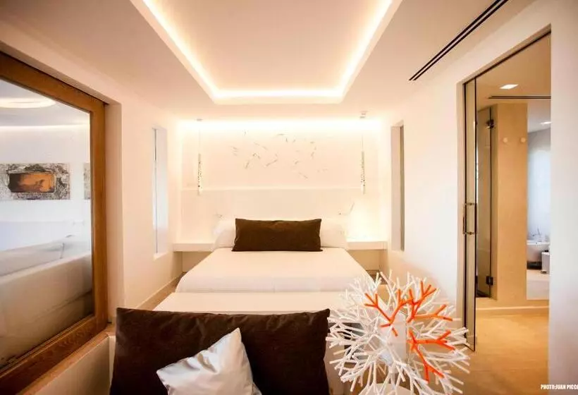 سوییت با چشم‌انداز دریا, Cala Saona & Spa