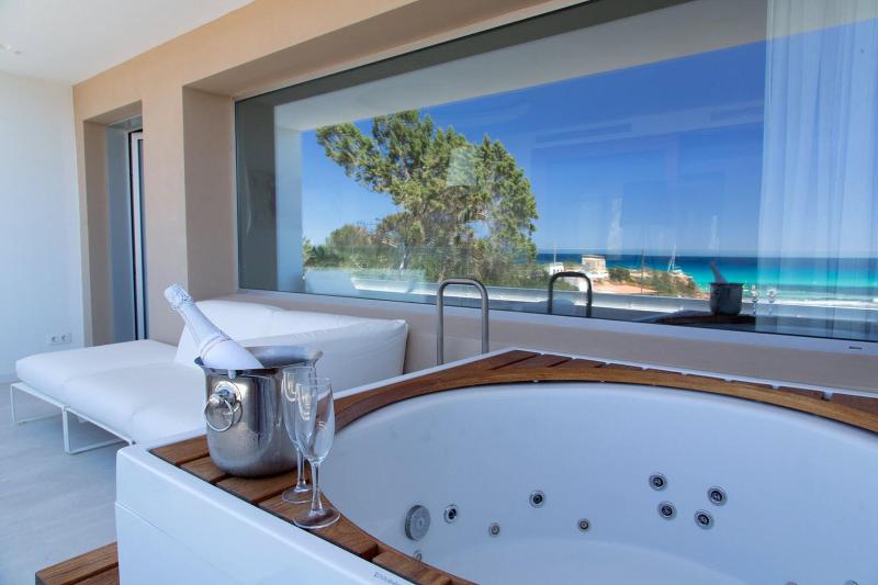 Люкс Вид на Море, Cala Saona & Spa