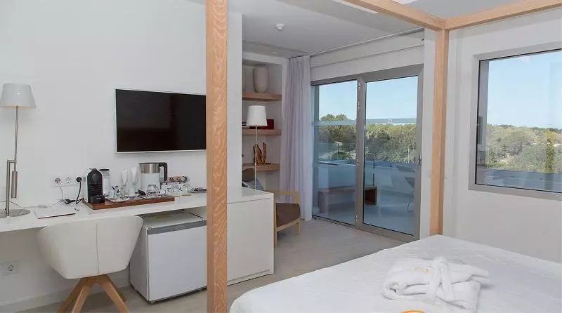 سوییت جونیور با چشم‌انداز دریا, Cala Saona & Spa