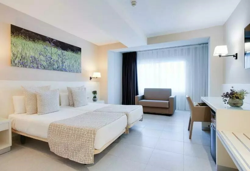 Standard Triple Room, Calipolis