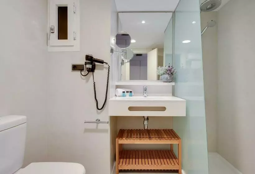 Standard Triple Room, Calipolis
