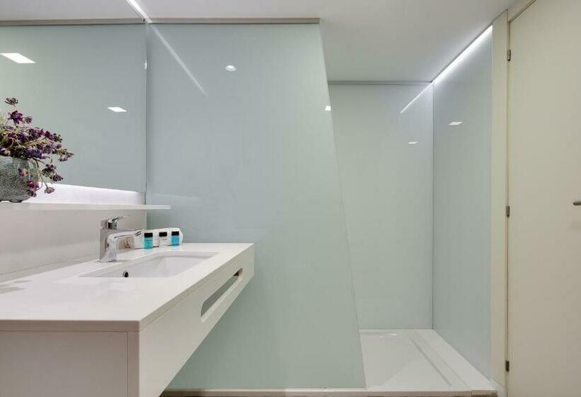 スタンダードトリプルルーム, Calipolis