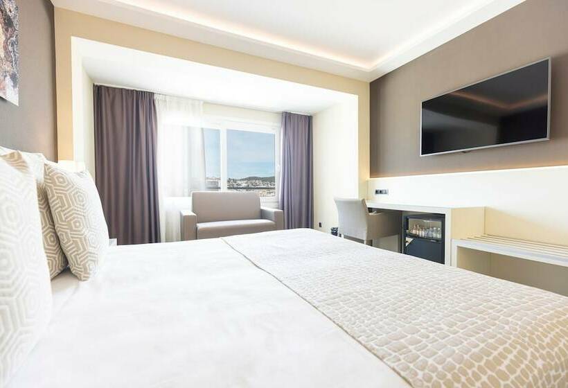 スタンダードトリプルルーム, Calipolis