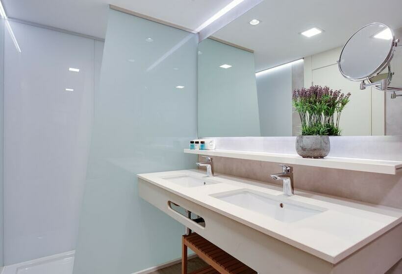 海の見えるエクゼクティブルーム, Calipolis