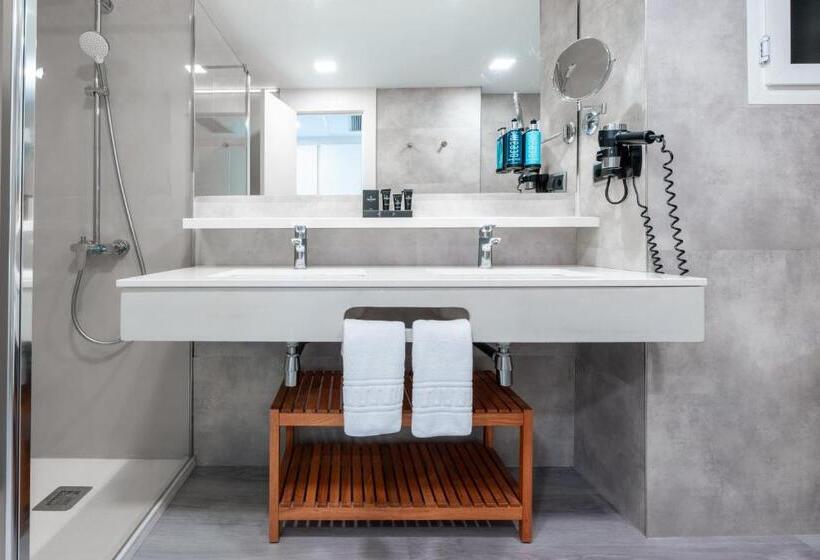 サイドオーシャンビュースタンダードルーム, Calipolis