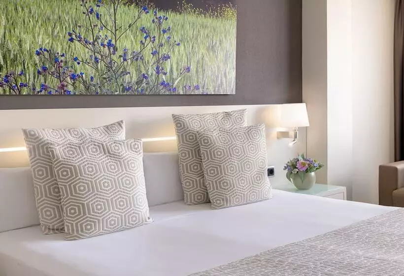 Standard Triple Room, Calipolis
