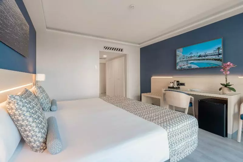 Standard Room, Calipolis