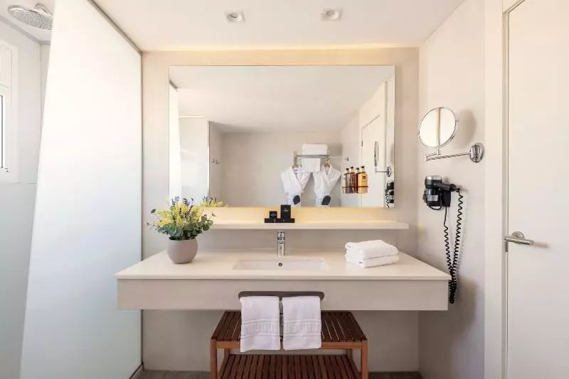 Superior Room, Calipolis