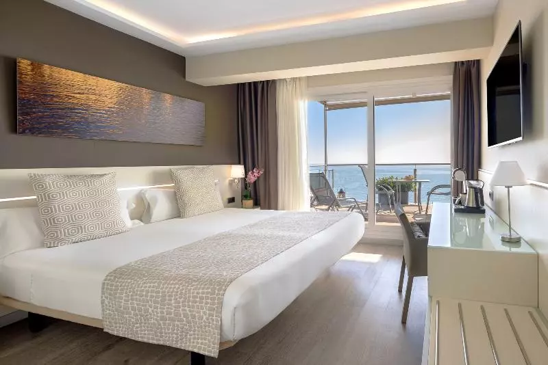 Superior Room, Calipolis