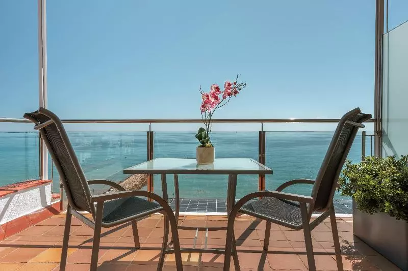 Superior Room, Calipolis