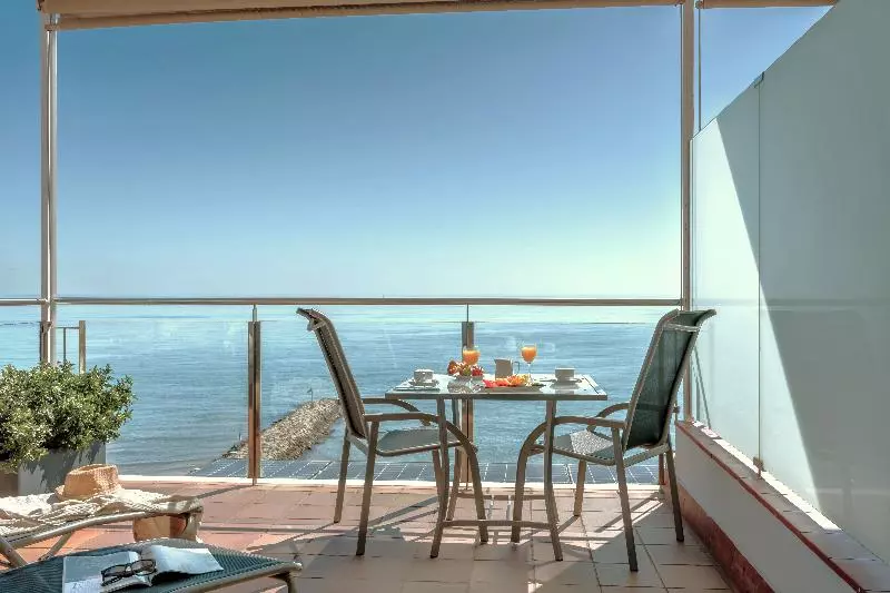 Superior Room, Calipolis