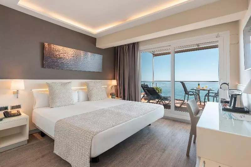 Superior Room, Calipolis