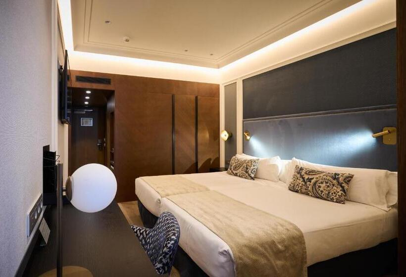 اتاق خانوادگی, Catalonia Plaza Catalunya