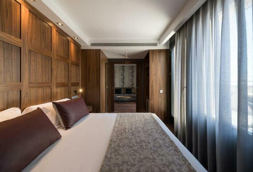 سوییت جونیور, Catalonia Plaza Catalunya