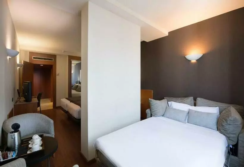 اتاق استاندارد سه نفره, Catalonia Plaza Catalunya