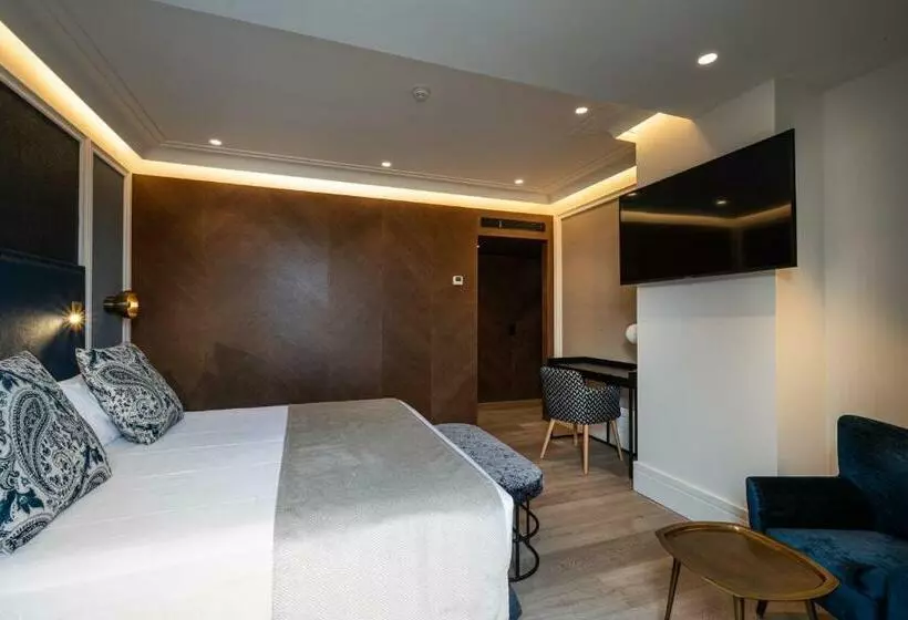 Superior Room with Terrace, Catalonia Plaza Catalunya
