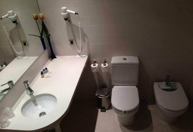 اتاق لوکس با وان آب گرم, Checkin Valencia Ciscar